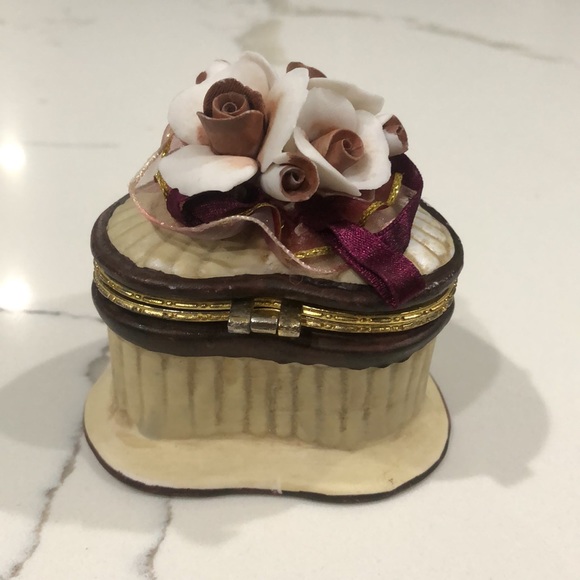 Heart shaped vintage jewelry box - Picture 5 of 9